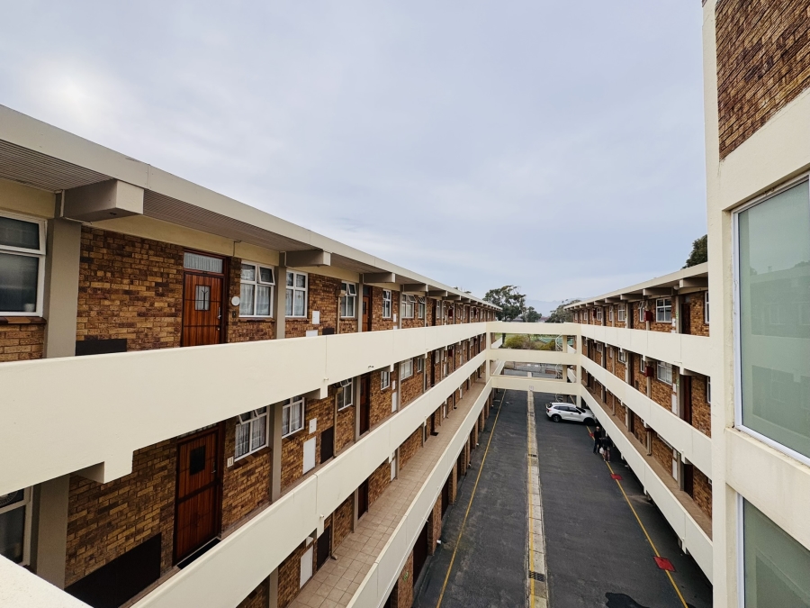 To Let 1 Bedroom Property for Rent in Strand South Western Cape